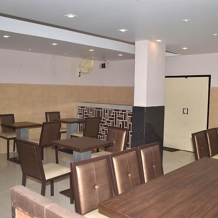 Hotel Sapphire Junagadh Bagian luar foto