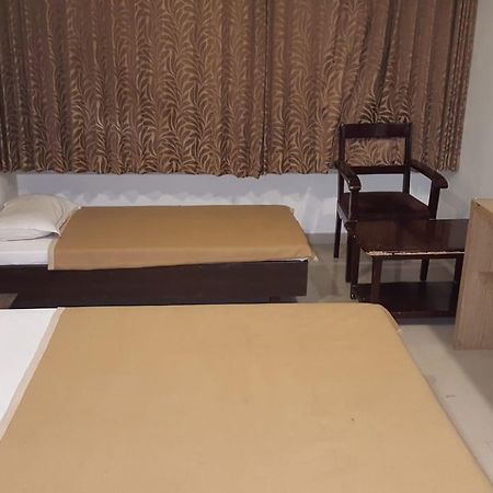 Hotel Sapphire Junagadh Bagian luar foto