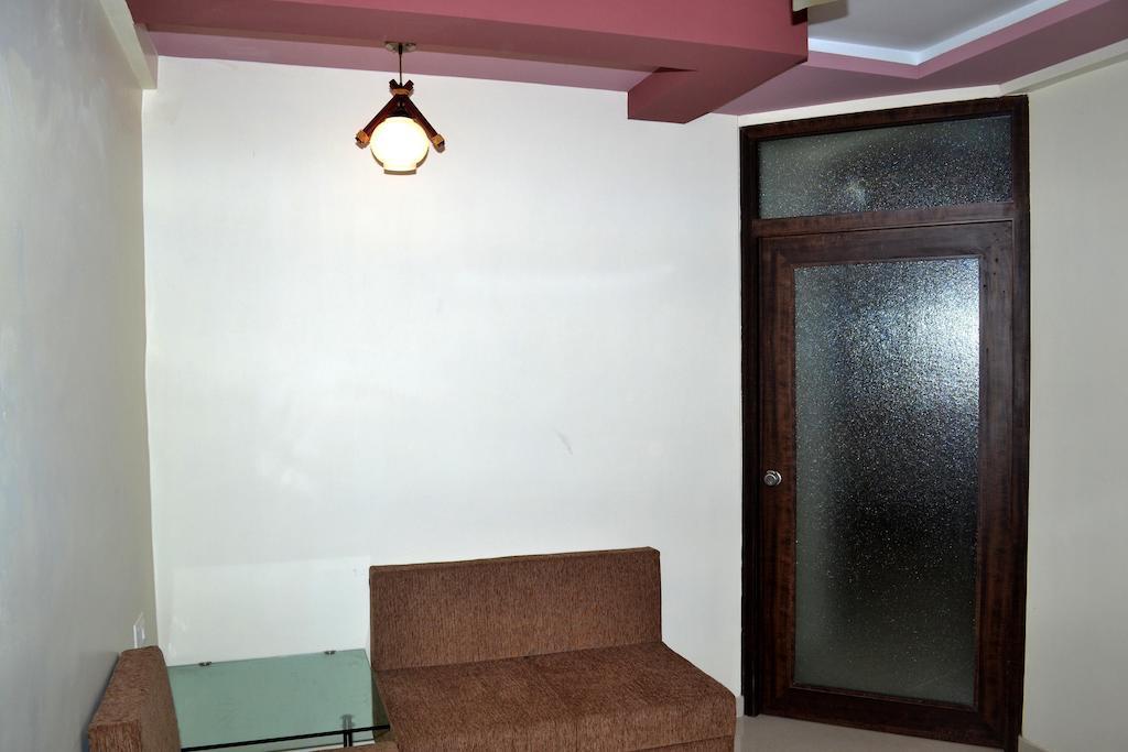 Hotel Sapphire Junagadh Bagian luar foto