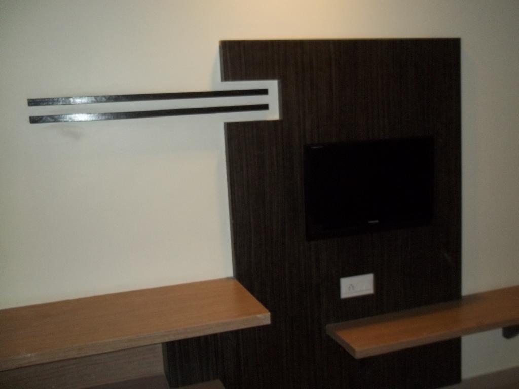 Hotel Sapphire Junagadh Bagian luar foto