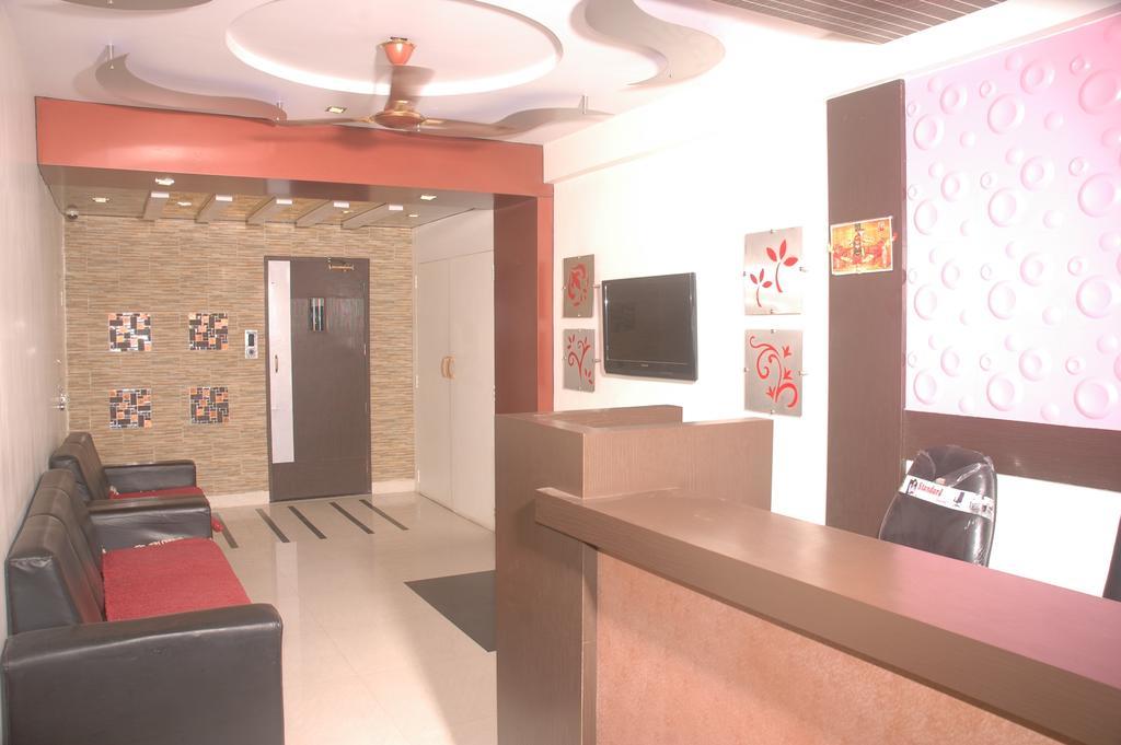 Hotel Sapphire Junagadh Bagian luar foto