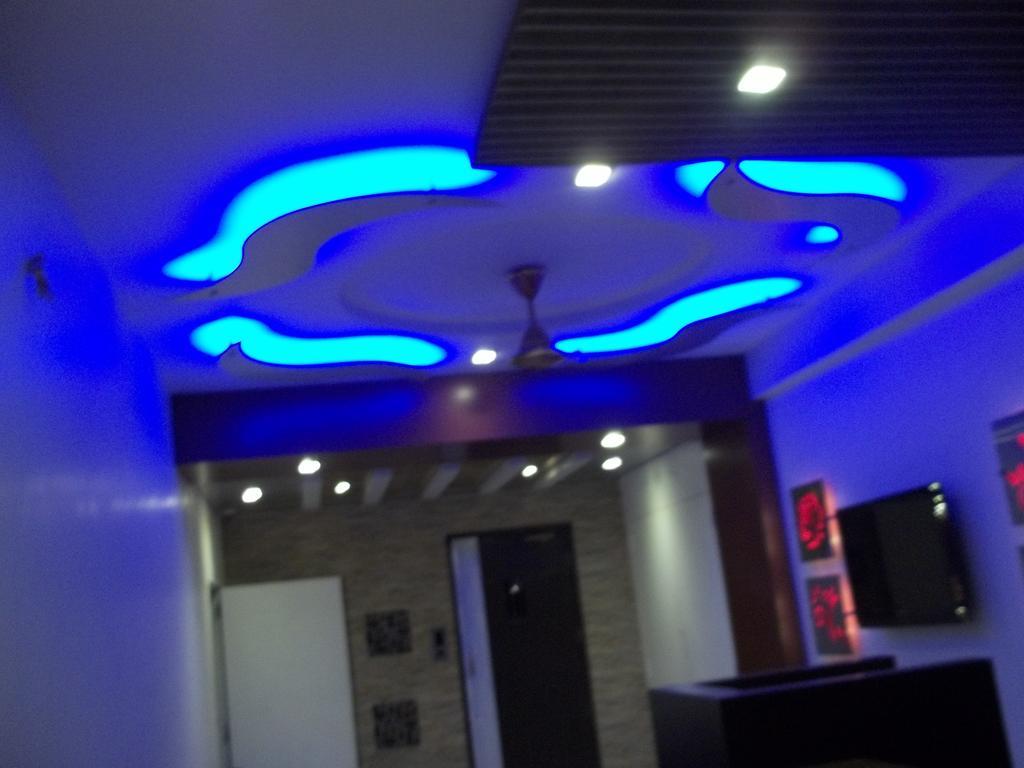 Hotel Sapphire Junagadh Bagian luar foto
