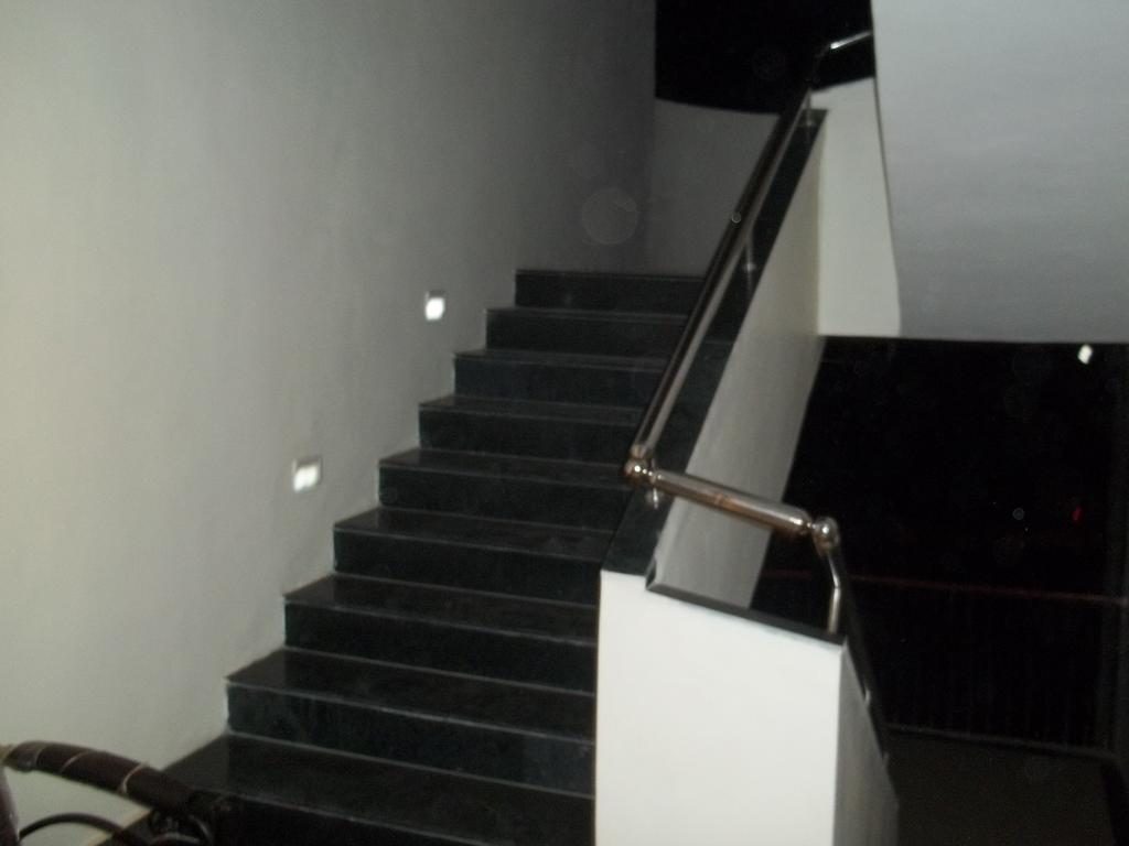 Hotel Sapphire Junagadh Bagian luar foto