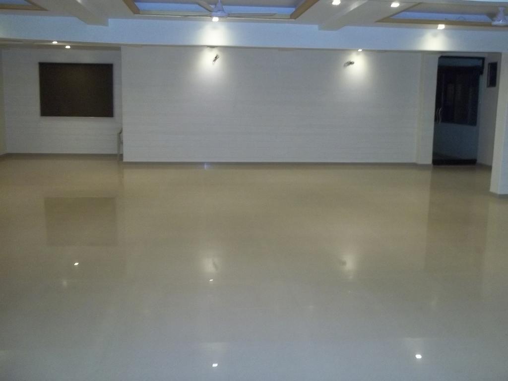 Hotel Sapphire Junagadh Bagian luar foto