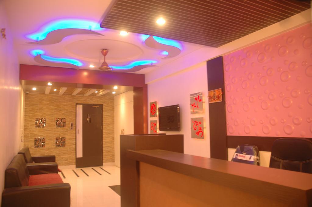 Hotel Sapphire Junagadh Bagian luar foto