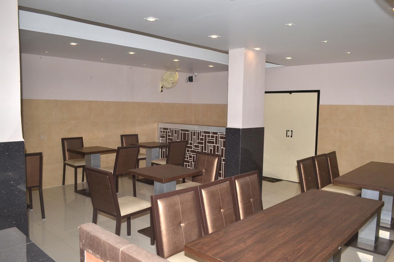 Hotel Sapphire Junagadh Bagian luar foto