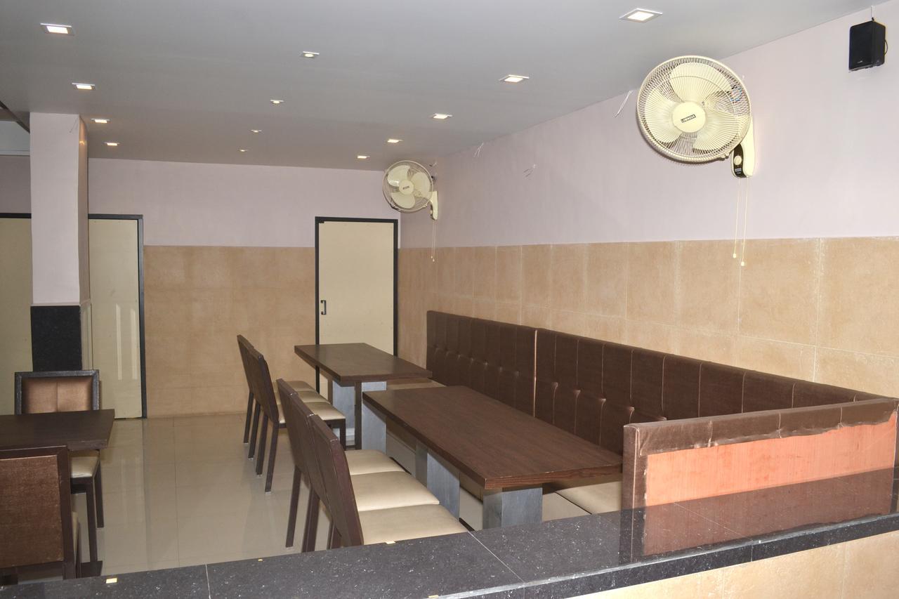 Hotel Sapphire Junagadh Bagian luar foto