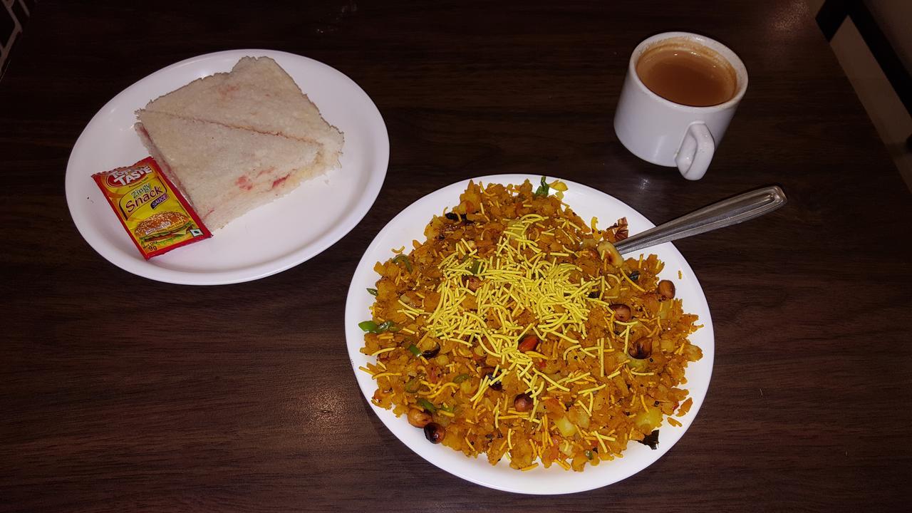 Hotel Sapphire Junagadh Bagian luar foto