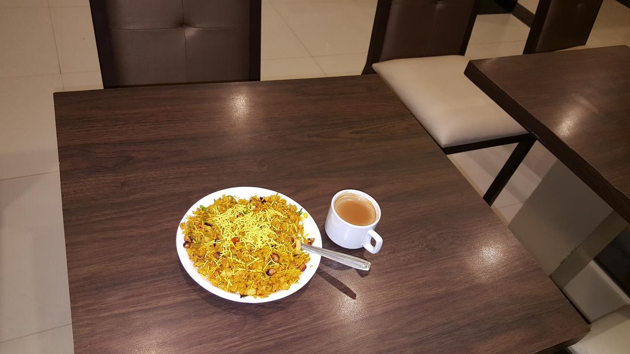 Hotel Sapphire Junagadh Bagian luar foto