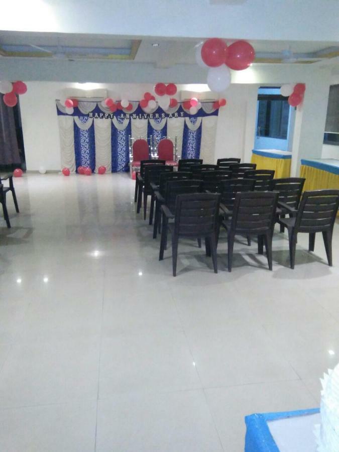 Hotel Sapphire Junagadh Bagian luar foto